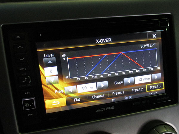 Настройка среза частот для сабвуфера в Alpine INE-W990BT